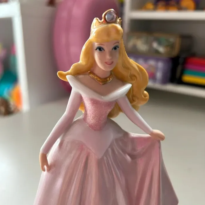 Boite à musique figurine disney la belle au bois dormant porcelaine - photo numéro 3