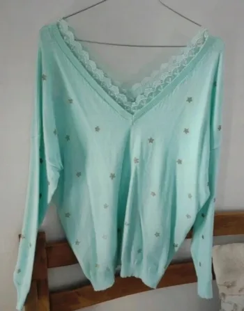 Pull col en V neuf avec étiquette taille M