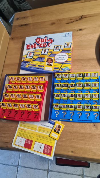 Jeu de société Qui Est-Ce ? Des éditions Hasbro,