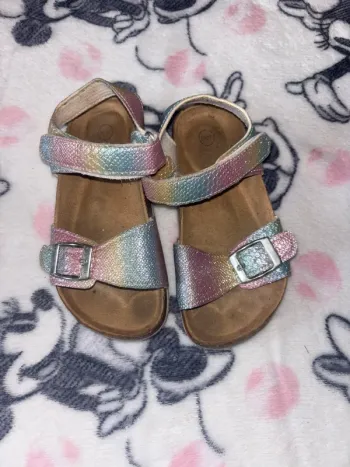 Nue pied fille