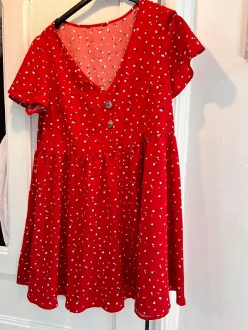 Robe rouge à pois