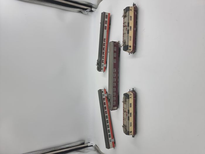 Lot de 5 wagons de trains miniatures SBB CFF FFS