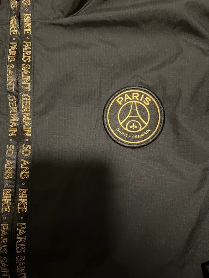 K-way Nike psg noir taille s - photo numéro 2