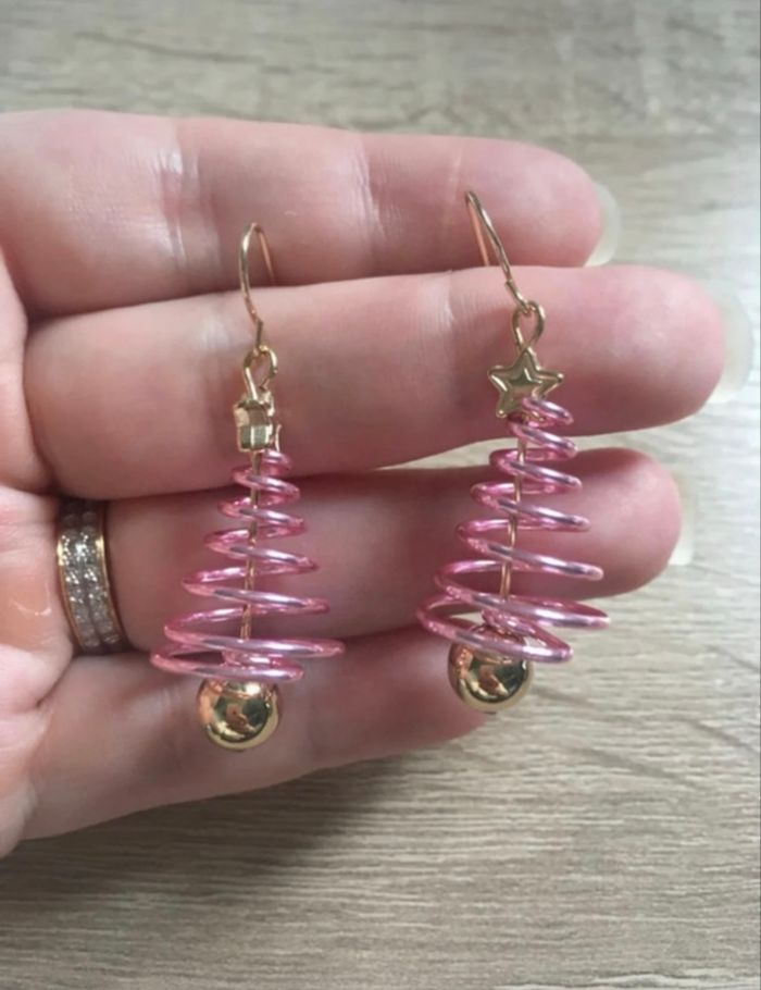 Boucles d’oreilles pendantes NEUVES pour femme forme de sapin 🎄 couleur rose