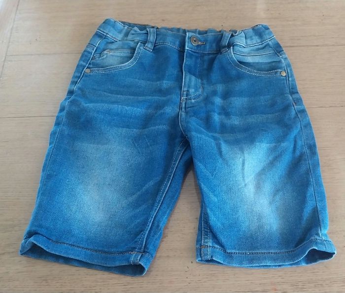 Bermuda garçon 10ans en très bon état