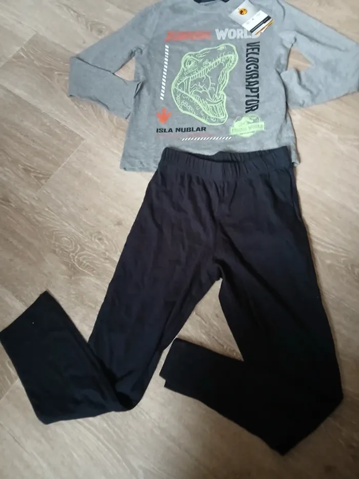 Pyjama neuf jurassic world 8 ans - photo numéro 5