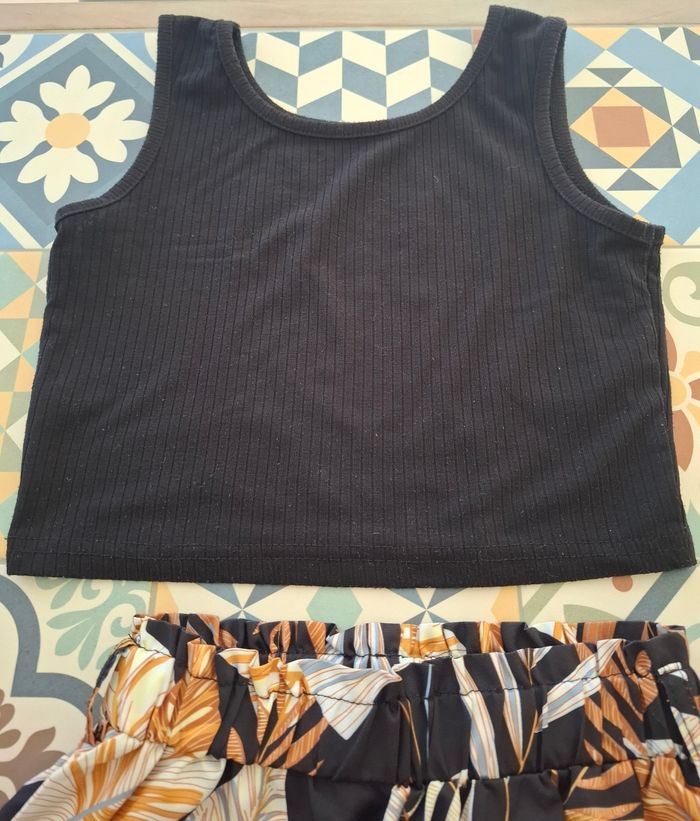 Pantalons large et fluide + crop top - photo numéro 3