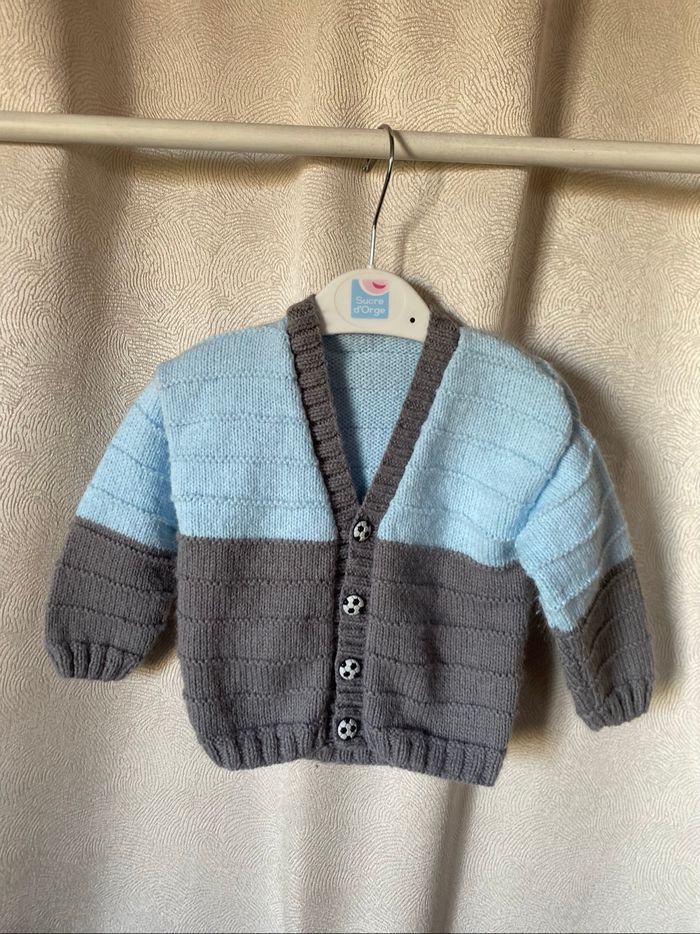 Gilet tricot boutons football 6/9 mois fait main