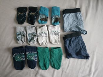 Lot de chaussettes 25-27 garçon et 2 caleçons 3ans
