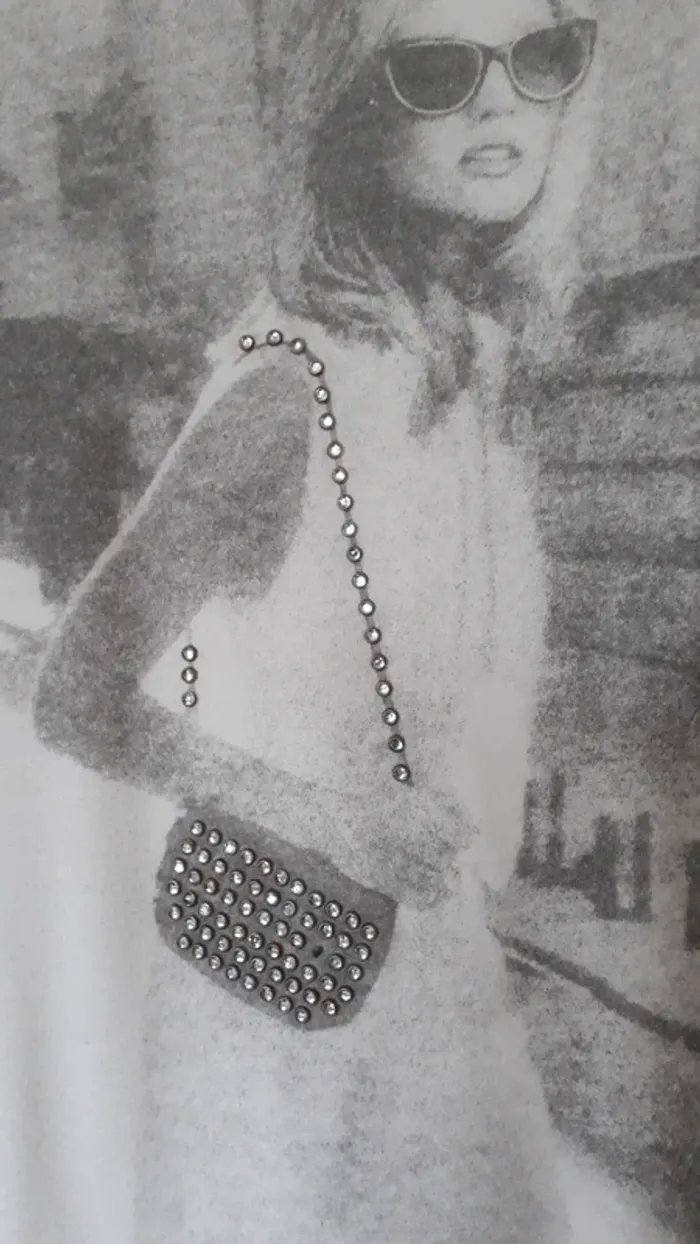 Tee shirt avec strass - photo numéro 2