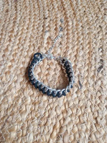 Jolie bracelet noir et argenté réglable