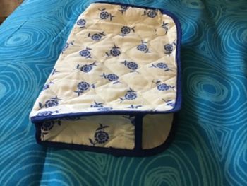 Trousse maquillage blanche fleurs bleues plastifiée dessus coton avec pressions vintage 80s