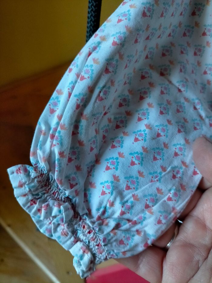 Très jolie blouse Cyrillus 2 ans - photo numéro 3