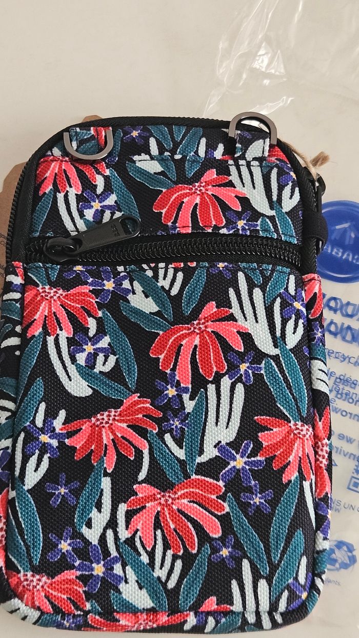 Porte téléphone Cabaïa neuf non utilisé - photo numéro 2