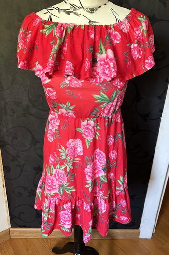 Robe rouge fleurie col Bardot taille 38/40