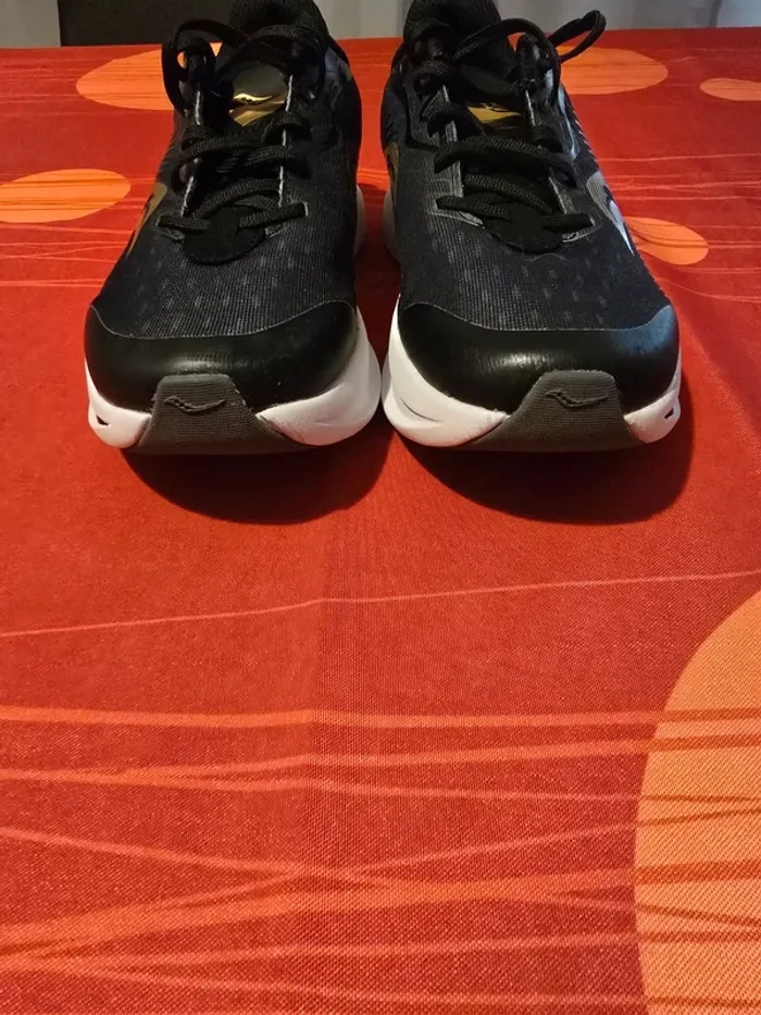 Chaussure de sport - photo numéro 4