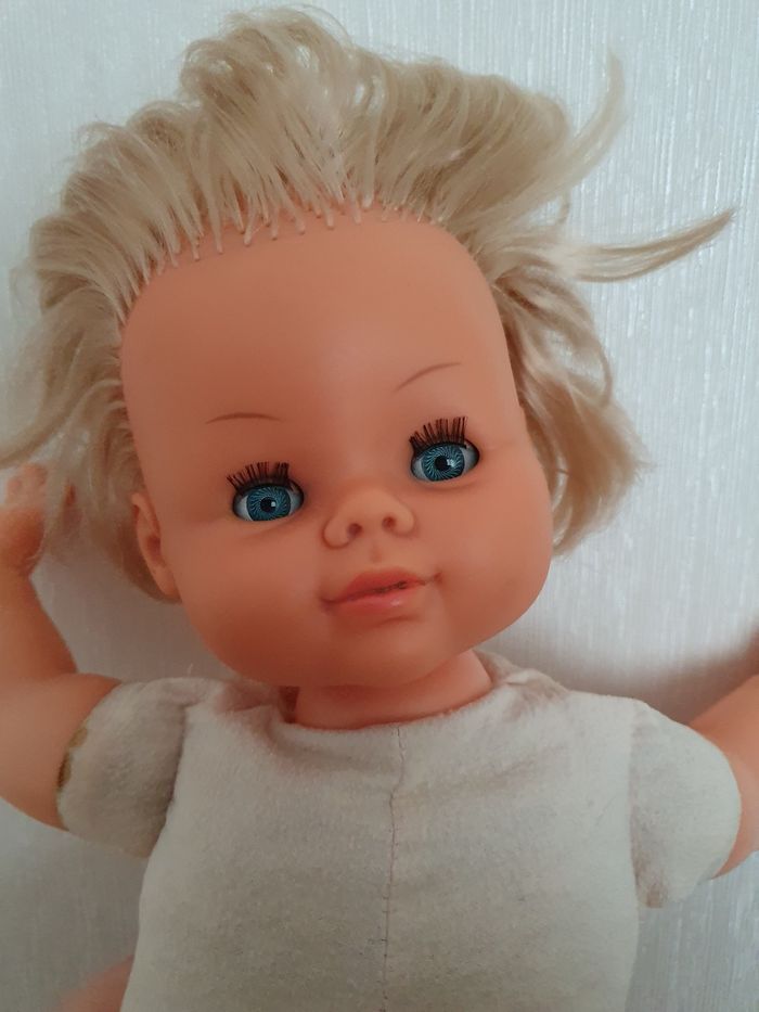 Poupée blonde années 70 yeux bleus