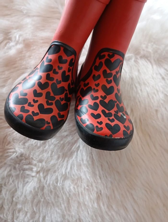 1€ bottes Minnie 💖 rouge et coeur noir pointure 23 - photo numéro 3