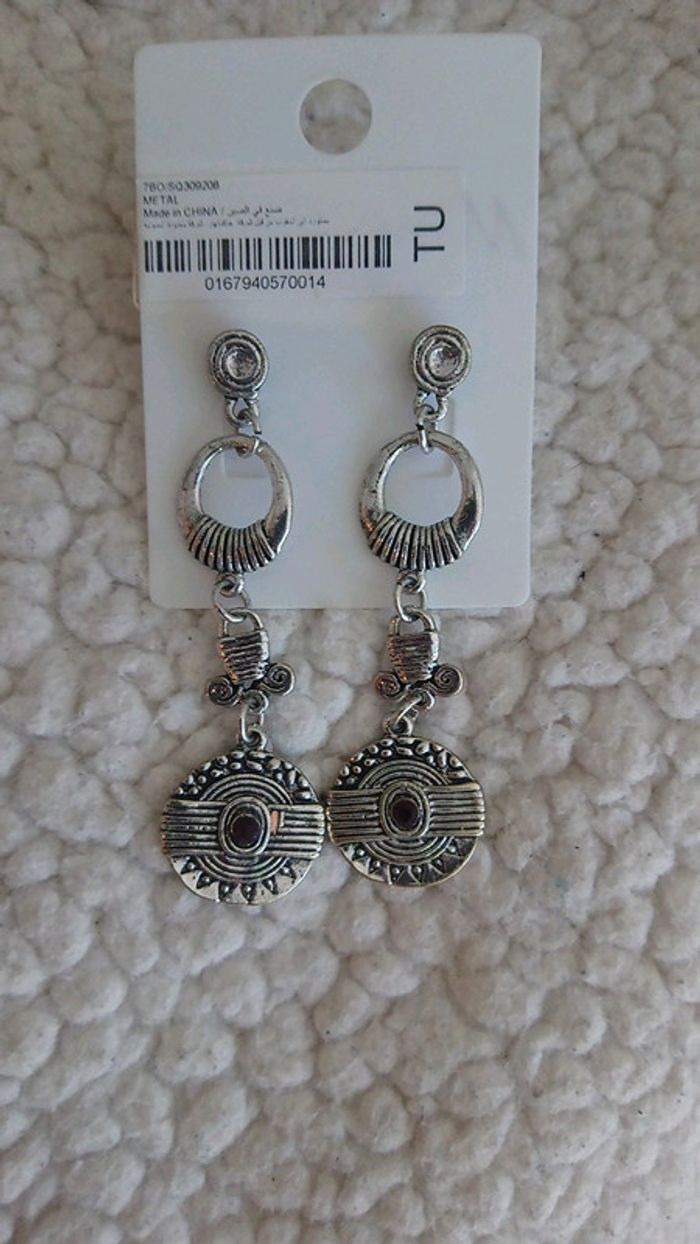 Boucle d oreille neuve