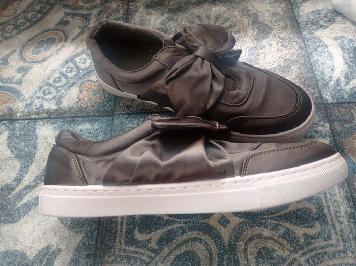 Chaussures femme / fille satinées neuves , T38 , vert kaki - photo numéro 2