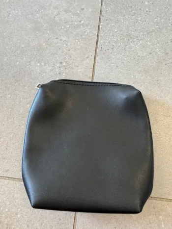 Pochette noire, très bon état, 16*16cm