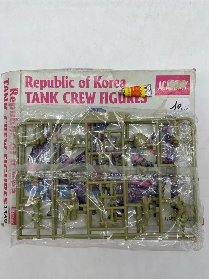 Maquette Academy Republic of Korea tank crew figures - photo numéro 2