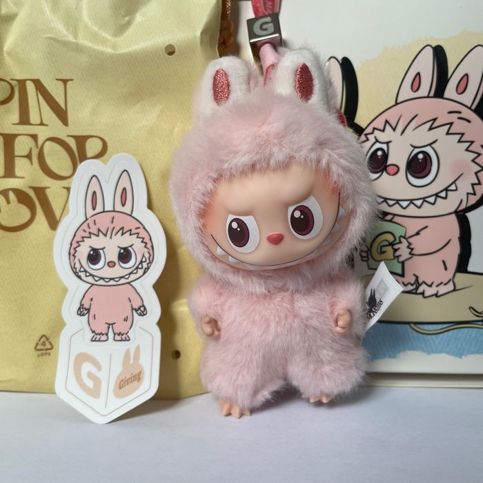 Peluche LABUBU Pin for Love – Lettre G (POP MART)