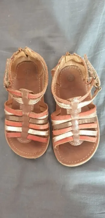 Nu-pieds cuir pointure 23