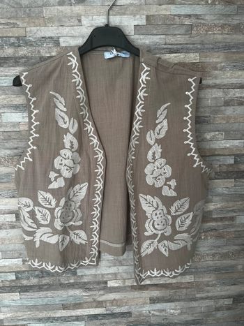 Veste sans manche brodée