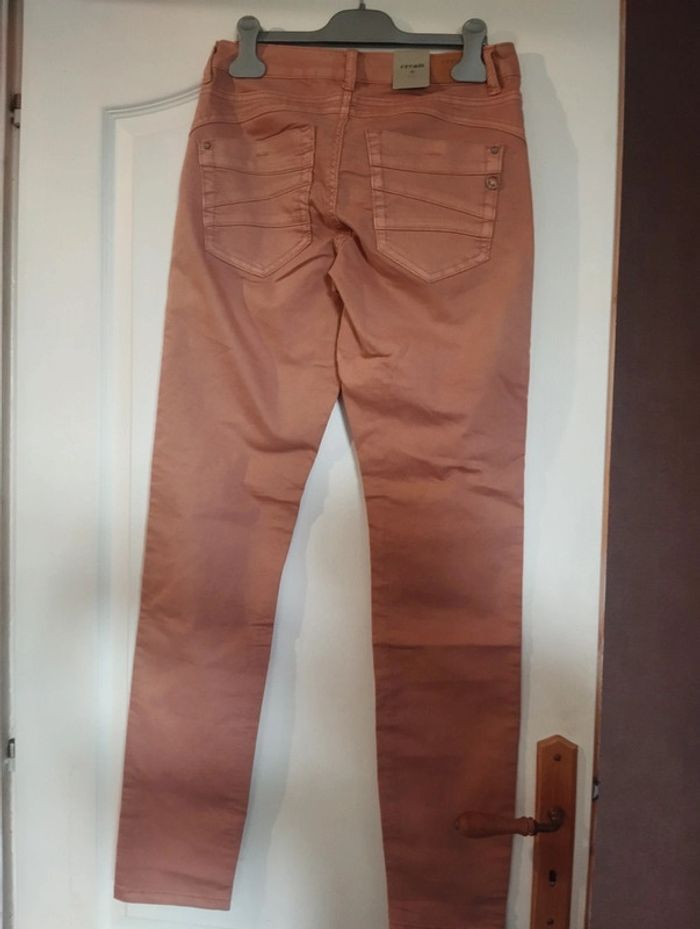 Jean femme neuf Marque Cream taille 26 (36/38) couleur Corail - photo numéro 2