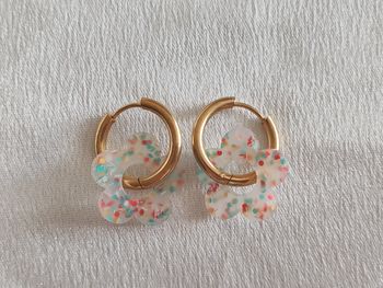 Créoles dorées pampille fleur confettis multicolore