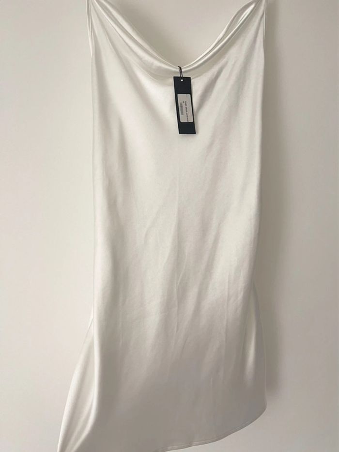 Magnifique robe blanche de soirée ou cérémonie satinée marque Motel taille M - photo numéro 11