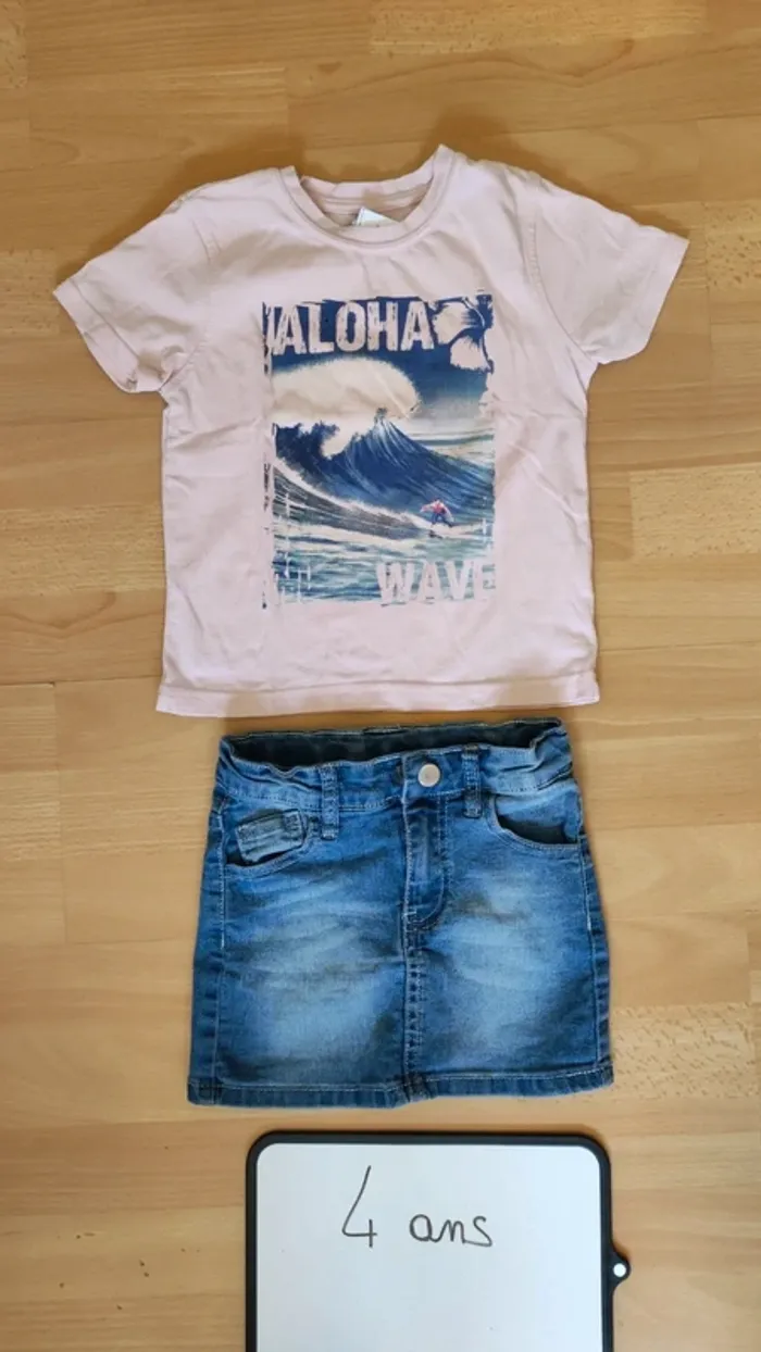 T-shirt et jupe taille 4 ans