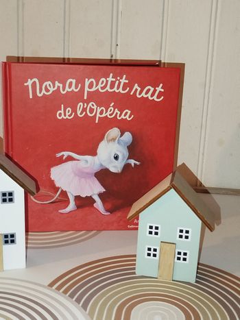 📚 Gallimard Jeunesse  Nora petit rat de l'opéra NEUF