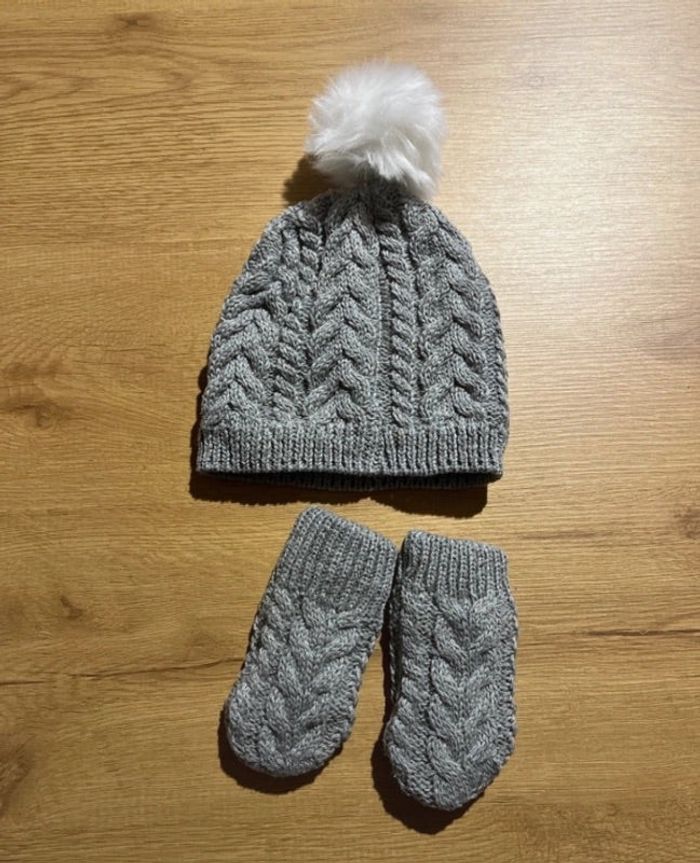 Bonnet et moufles bébé neuf