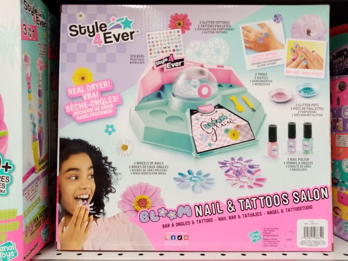 Bar à ongles et tatoos - photo numéro 2