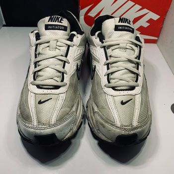 Nike Air Initiator – Grise, Beige & Blanche – Pointure 41