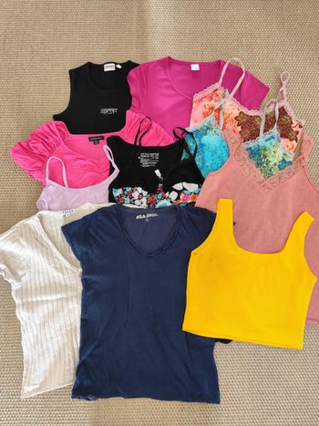 Lot de 12 hauts été , taille S , très bon état