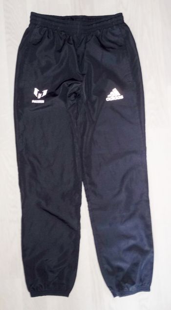 Bas de jogging en nylon noir 
Modèle : Messi Adidas 
T. 11-12 ans