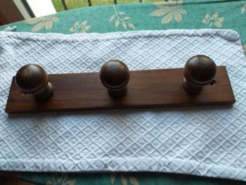 porte manteau en bois avec 3 patères