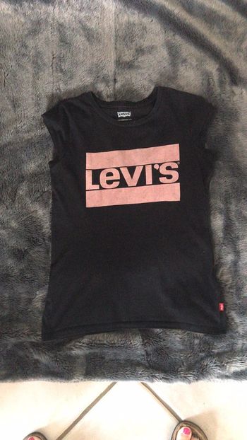 T shirt levis