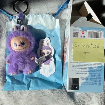 Peluche LABUBU Pin for Love – Lettre T (POP MART)