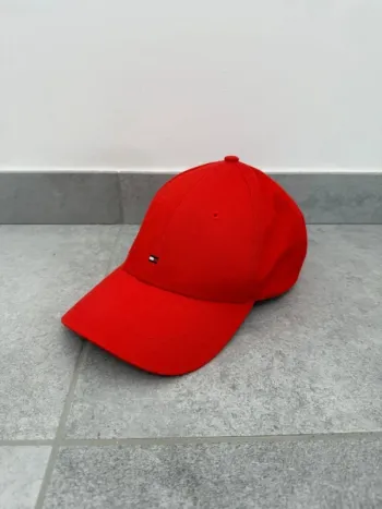 Casquette Tommy Hilfiger rouge logo brodé comme neuve