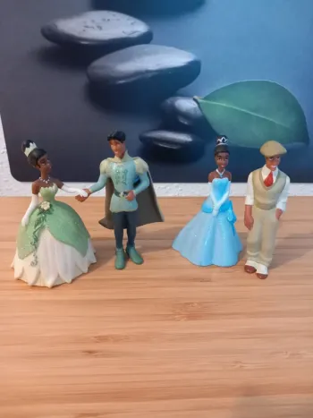 4 figurines Disney la princesse et la grenouille