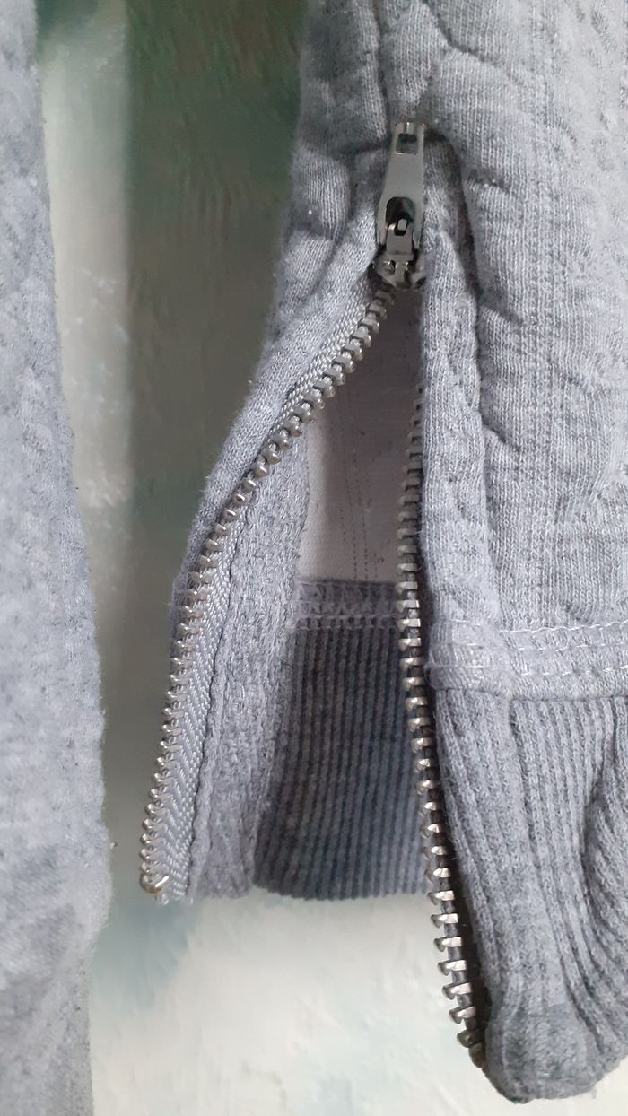 Sweat fille 8 ans - photo numéro 2