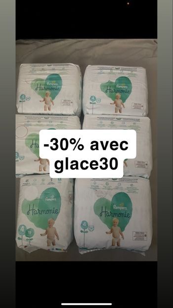 Six paquets de couches Pampers taille 4