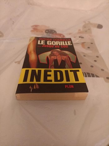 Le gorille jusqu au cou