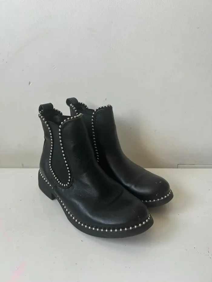Jolie bottines a clous 36