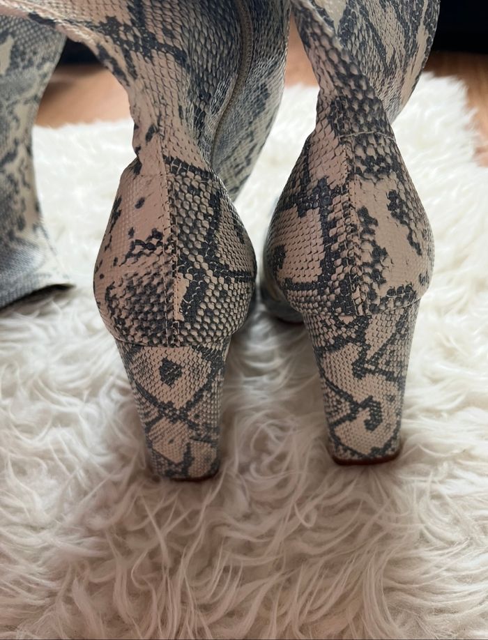Bottes cuissardes simili cuir imprimé python T.6 (39) PrettyLittleThing TBE 🐍 - photo numéro 5