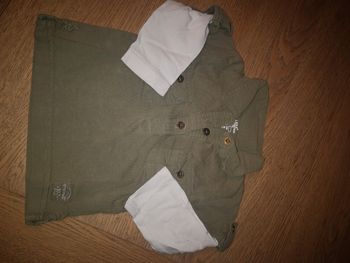 Joli haut manches longues style polo. 12 mois